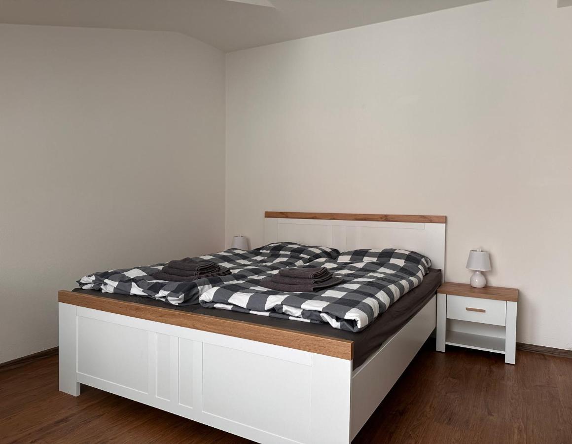 Apartman Ab Kryte Parkovani Zdarma Чеське Будєйовіце Екстер'єр фото