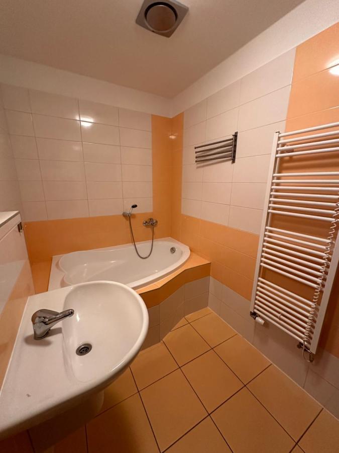 Apartman Ab Kryte Parkovani Zdarma Чеське Будєйовіце Екстер'єр фото